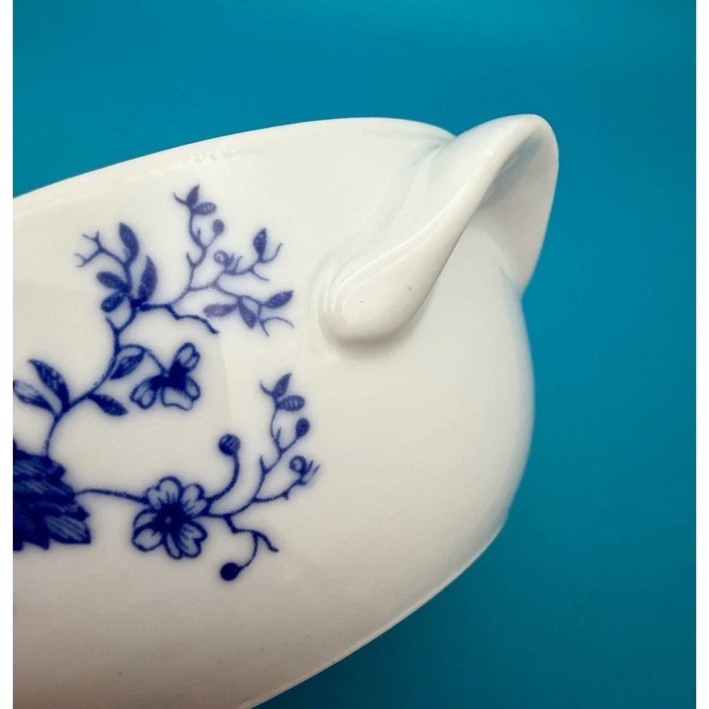 Royal Worcester Covered Small Serving Dish With Handles Blue And White 4.25